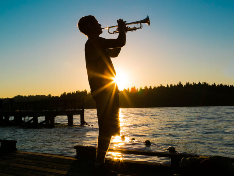 portrait-silhouette-trumpet-player